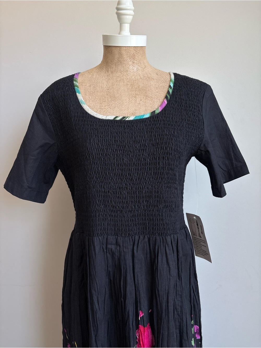 Draper’s & Damon’s Petites Black Floral Dress Smocked Cotton Size PM - Picture 4 of 10
